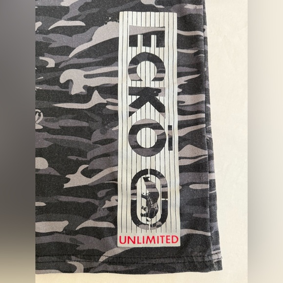 ECKO Unltd Men's Short Sleeve T-Shirt Graphic Tee Gray Black Camo Large V-Neck - Picture 6 of 12